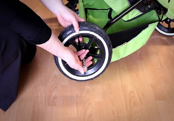 Hướng dẫn thay bánh xe đẩy trẻ em an toàn