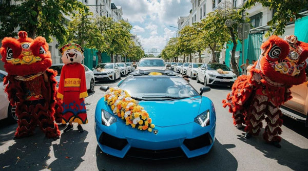 “Đốt” trăm triệu thuê Rolls-Royce và Lamborghini làm xe cưới