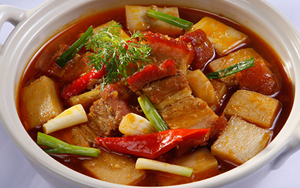 Cách làm món heo quay kho nước dừa đậm đà - hình ảnh