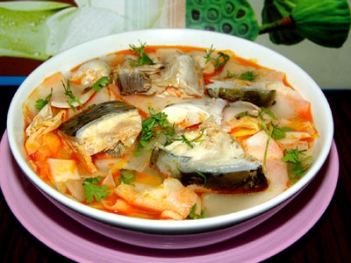 Cách nấu canh chua đầu cá hồi ngon - hình ảnh
