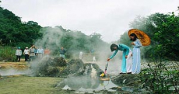 Thưởng thức vẻ đẹp Suối nước nóng Kênh Gà Ninh Bình - hình ảnh