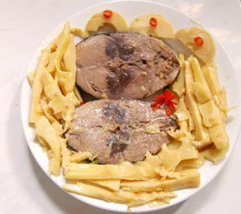 Cá ngừ kho măng - hình ảnh
