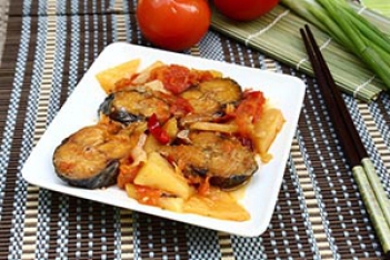 Cá ngừ kho thơm cà chua - hình ảnh
