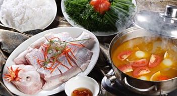 Cách nấu lẩu chua cá điêu hồng - hình ảnh