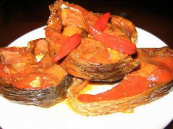 Cá trắm kho nghệ - hình ảnh