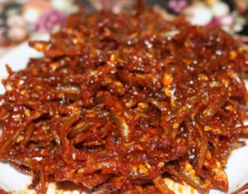 Cá cơm kho cay - hình ảnh
