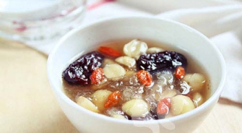 Cách nấu chè yến hạt sen ngon bổ dưỡng - hình ảnh