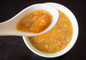 Cách nấu chè bí đỏ ngon - hình ảnh