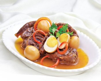 Cách kho thịt với trứng ngon nhất - hình ảnh