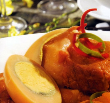 Thịt kho nước dừa thơm lừng - hình ảnh