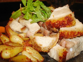 Thịt lợn quay giòn bì thơm ngon - hình ảnh