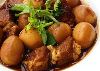Cách kho thịt heo ngon mềm đơn giản - hình ảnh