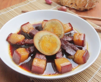 Cách kho thịt heo với trứng hợp khẩu vị cho cả gia đình - hình ảnh
