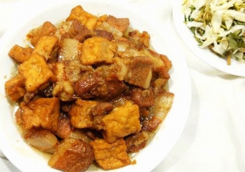 Cách kho thịt với đậu phụ làm hết nhiều cơm gạo - hình ảnh