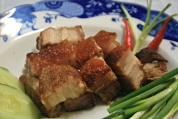 Cách làm heo quay không cần lò nướng vẫn ngon - hình ảnh