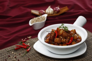 Thịt ba rọi kho tiêu, món ăn ngon cho ngày se lạnh - hình ảnh