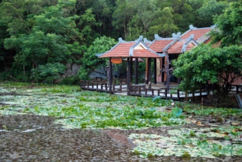 Chùa Huyền Không Sơn Thượng ở Huế - hình ảnh