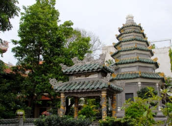 Thiền viện Vạn Hạnh ở TPHCM - hình ảnh