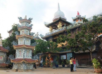 Chùa Châu Thới ở Bình Dương - hình ảnh