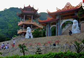 Chùa Cái Bầu có gì thú vị - hình ảnh