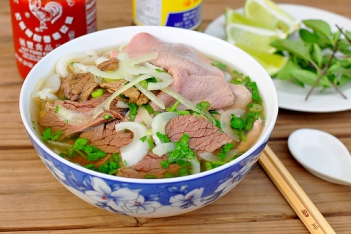 Cách nấu phở ngon tại nhà hấp dẫn - hình ảnh