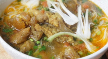 Hướng dẫn cách nấu phở gân bò lạ và ngon nên thử - hình ảnh