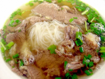 Cách nấu nước phở heo ngon cho bữa sáng bổ dưỡng - hình ảnh