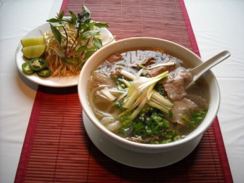 Cách nấu phở thật ngon cuối tuần đãi bạn bè - hình ảnh