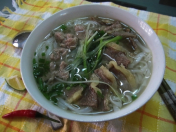 Cách nấu phở thịt heo đơn giản mà ngon - hình ảnh