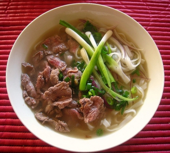 Cách nấu phở bò ngon để bán đông khách nhất - hình ảnh