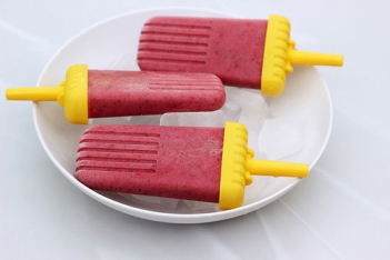 Cách làm kem dừa que cực ngon với hương dâu - hình ảnh