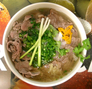 Cách nấu phở bò đơn giản nhanh chóng cho bữa sáng - hình ảnh