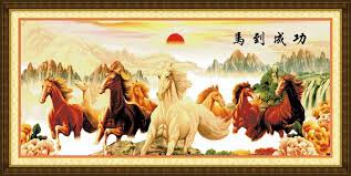 Ý nghĩa phong thủy của tranh thêu chữ thập Mã đáo thành công - hình ảnh